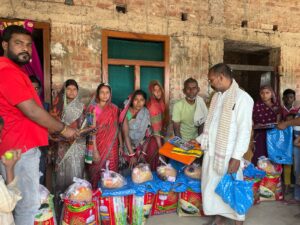 पूर्णिया – गरीबों के मसीहा विधायक शंकर सिंह के प्रयास से बैरिया गांव के अग्निकांड पीड़ितों को मिली बड़ी राहत, जनप्रतिनिधियों और युवाओं ने की सराहना