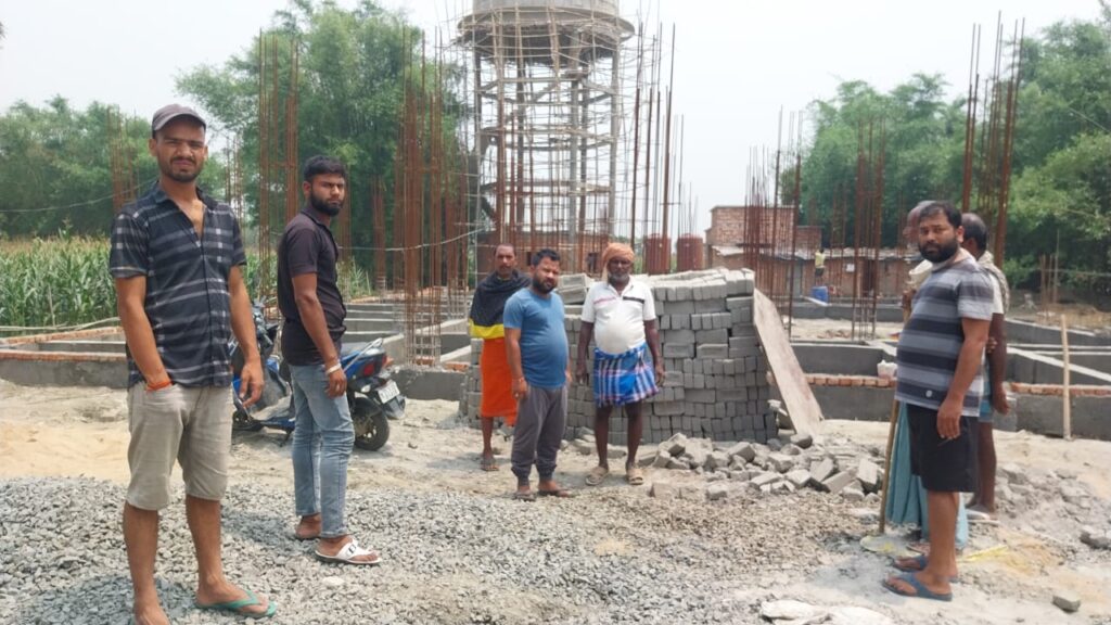 पंचायत भवन निर्माण में भारी अनियमितता: ग्रामीणों का फूटा गुस्सा, पूछा – “आख़िर बन क्या रहा है?”| सिस्टेमेटिक कंपनी और अधिकारियों पर कार्रवाई की मांग